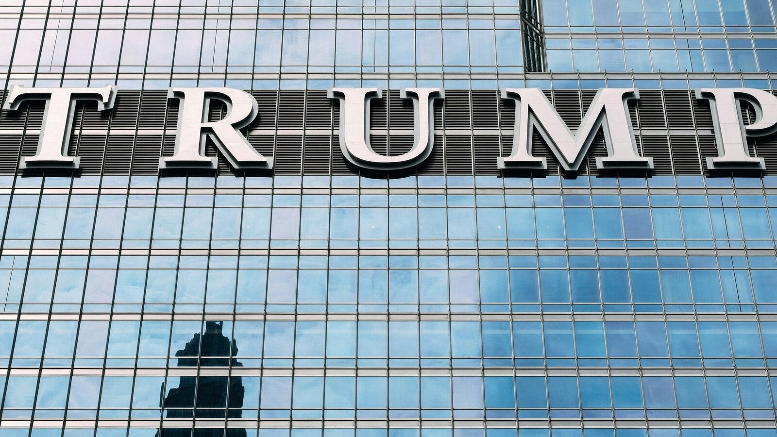 トランプ大統領、メタバースや仮想通貨サービス展開か 米特許商標庁が「TRUMP」商標出願を公開 | Plus Web3 media