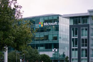 マイクロソフト、AI開発用のデータセンター構築に向け12兆円超の巨額投資を発表