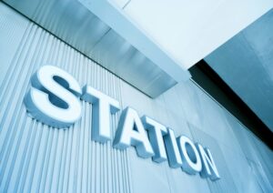 サイバーエージェントのAI Lab、生成AI免税対応自動販売機を京都に設置　利用促進に向け共同研究