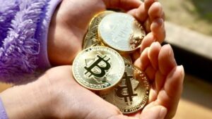 4億5000万人規模の市場を狙う　ビットパンダ、OKX、Crypto.comがMiCAライセンスを取得