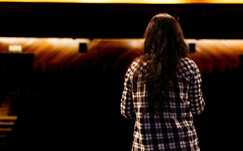 カバーが「セルフブース3D」の事例公開 私服のまま少人数で3D配信を可能に