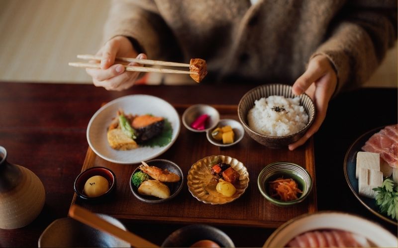 面白法人カヤック、生成AIで「おせちゲーム」9作を即興制作　調理と並行した開発挑戦を公開