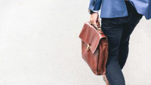 KLab、UAE王族を社外取締役候補に　定款に生成AI・ブロックチェーン事業追加