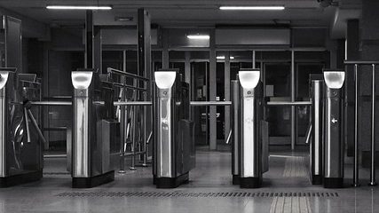 Suicaのペンギンが2026年度末で卒業　新キャラは利用者投票で決定へ