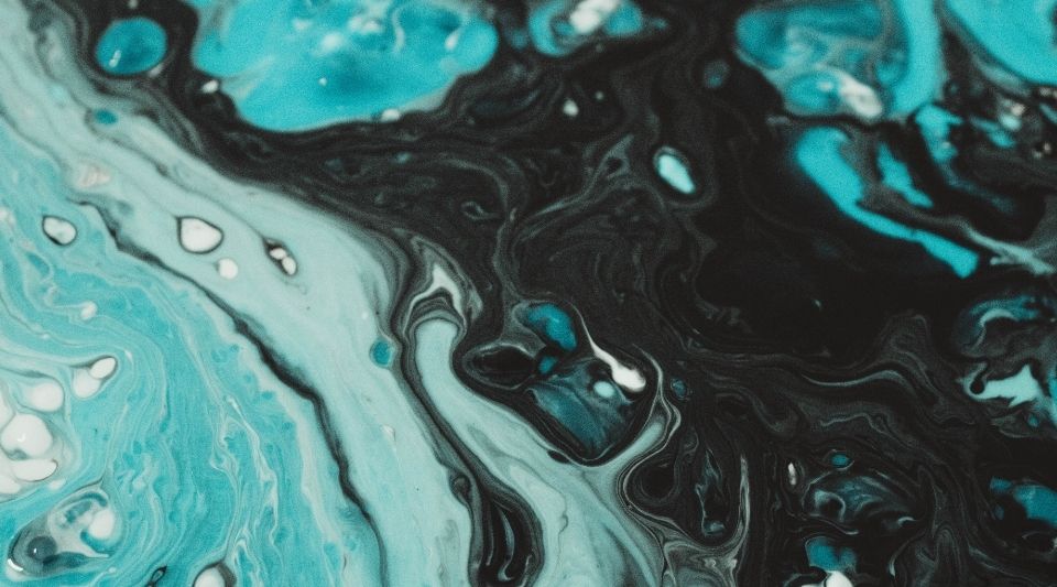 KDDI子会社で架空取引発覚　最大330億円が流出か