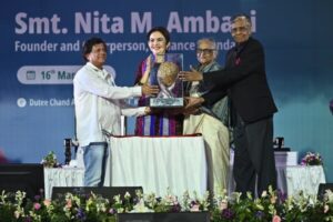 Smt. Reliance Foundationの創設者兼会長であるNita M. Ambani氏、名誉あるKISS人道賞2025を受賞