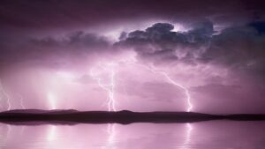 気象庁、線状降水帯予測を高精度化　1kmメッシュと確率予測で防災力強化