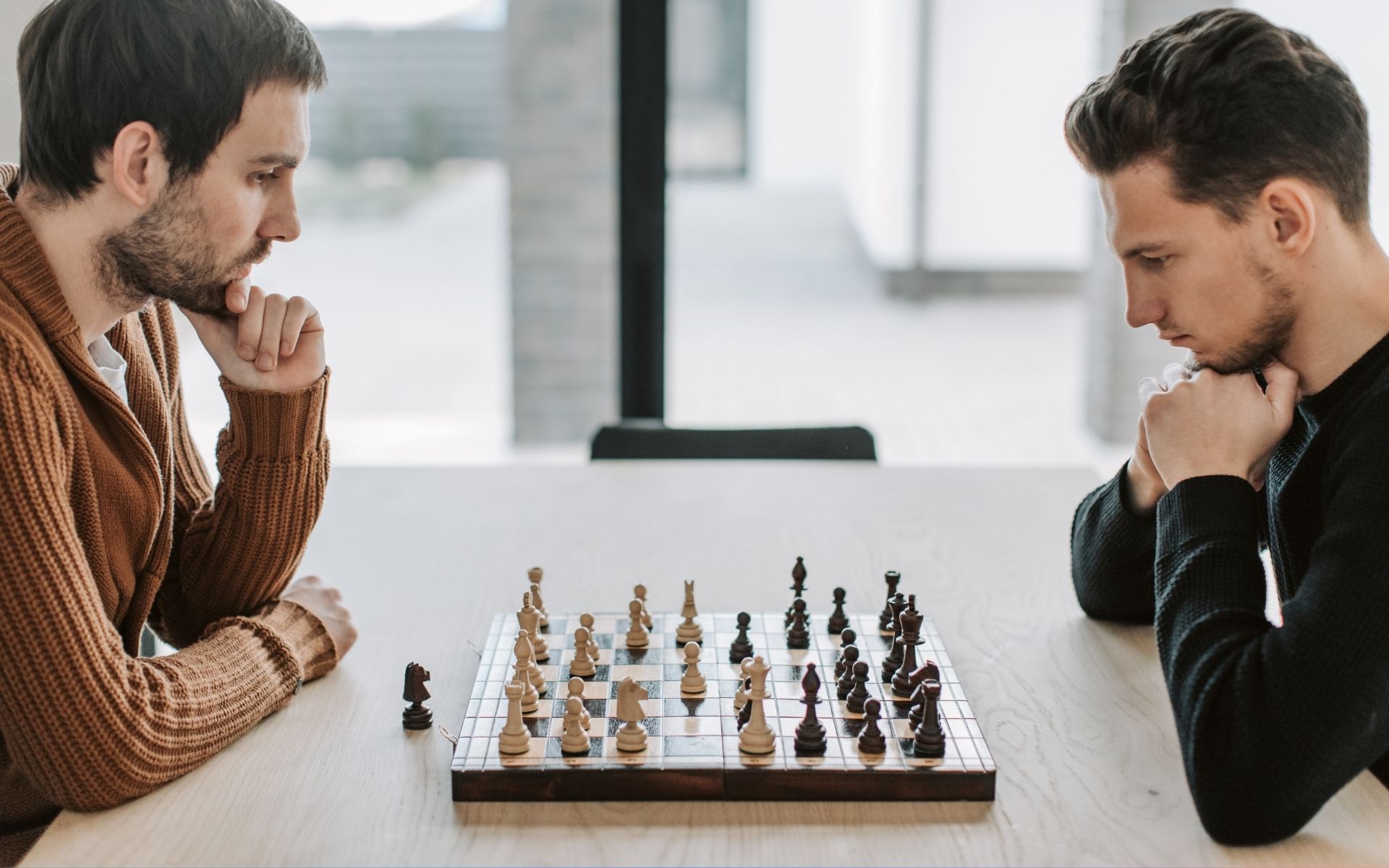 AI解雇の半数が再雇用へ　Gartnerが示す人材戦略の現実