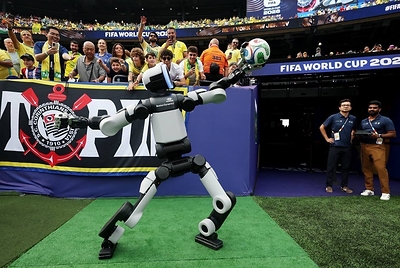 Hyundai Motor、FIFAワールドカップ2026™の実際の試合環境にヒューマノイドロボットAtlasを初導入、ロボティクス統合を実現