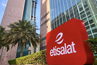 Mansour bin Zayed氏 の立ち会いのもと、etisalatは、2030年までにインターナショナル・コネクティビティを500 Tbps以上に拡大するため、UAE国内および海外におけるデジタルインフラの拡充プロジェクトを立ち上げました。